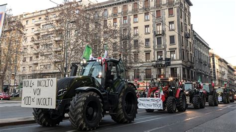 İtalya'da çiftçiler, traktörleriyle yarın Roma'da protesto yapma hazırlığında - Son Dakika Haberleri
